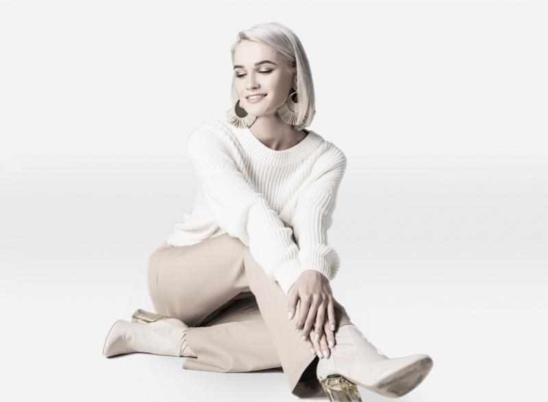 Outfit Pullover Hose Schuhe